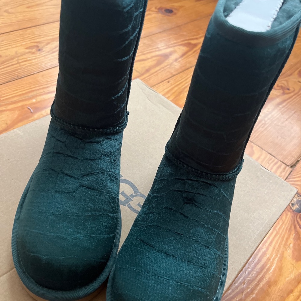 UGG Classic Short Croc